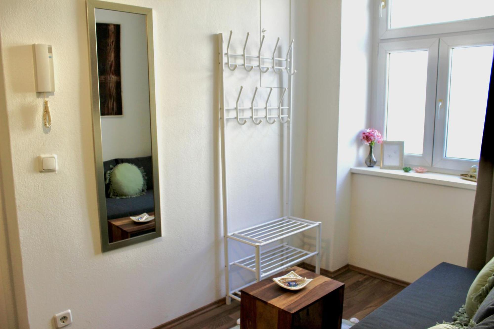 57 Nearby Trainstation Meidling Apartament *